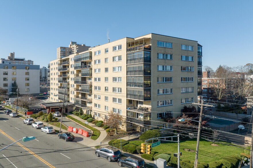 2185 Lemoine Ave, Fort Lee, NJ à vendre - Photo du bâtiment - Image 3 de 23