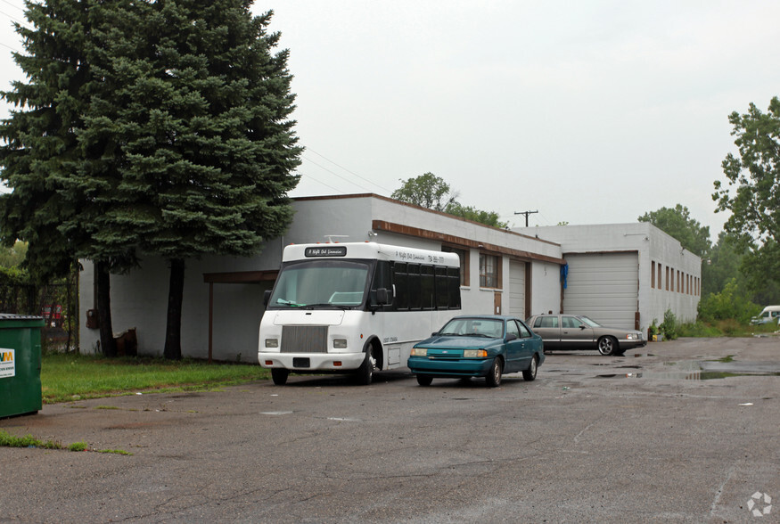 30401 Ecorse Rd, Romulus, MI à vendre - Photo principale - Image 1 de 9