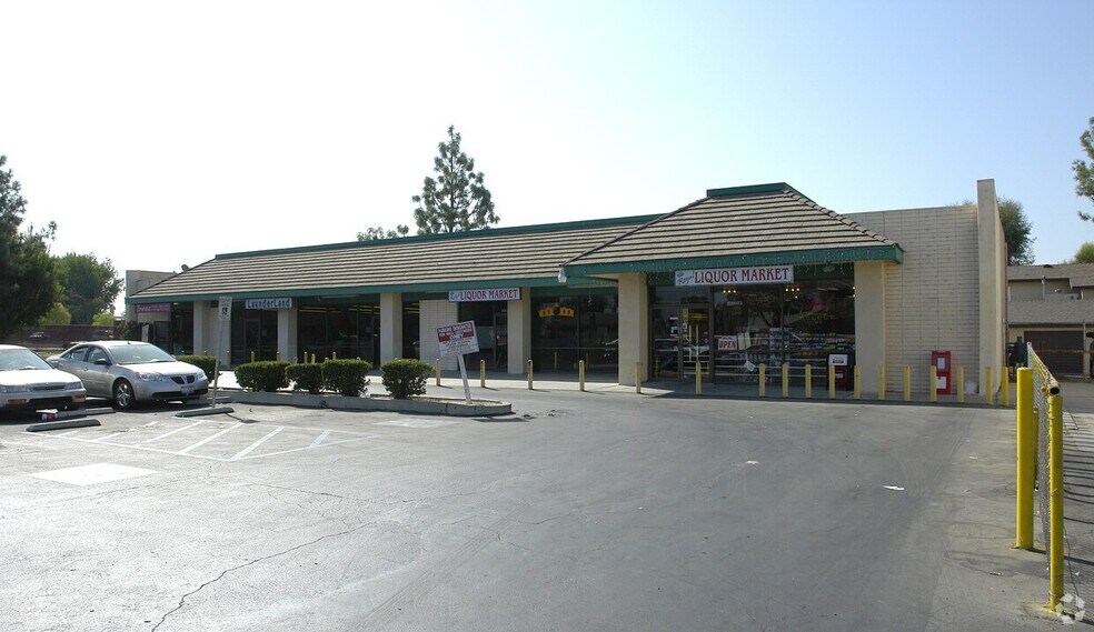 4601-4619 Wilson Rd, Bakersfield, CA à louer - Photo du bâtiment - Image 3 de 11