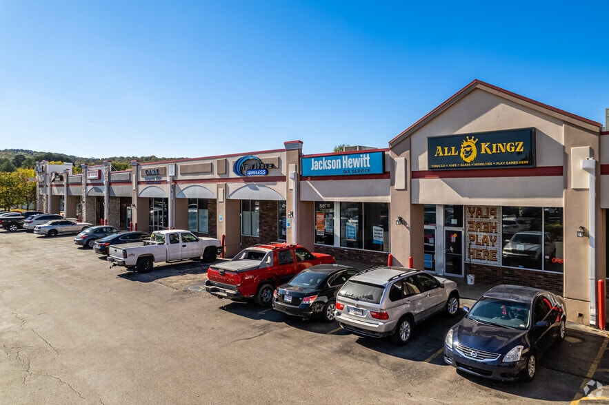 2612-2630 W Martin Luther King Jr Blvd, Fayetteville, AR for lease - Building Photo - Image 3 of 4