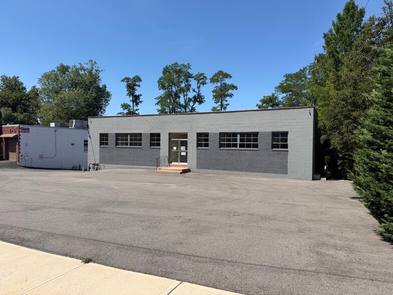 26 Valley Rd, Port Washington, NY for sale - Building Photo - Image 1 of 6