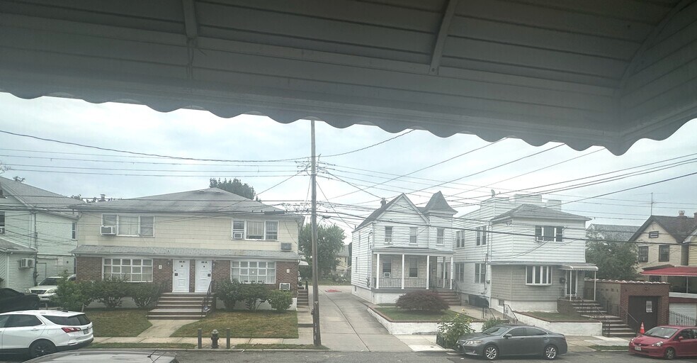 10159 105th St, Ozone Park, NY à vendre - Photo du bâtiment - Image 1 de 5