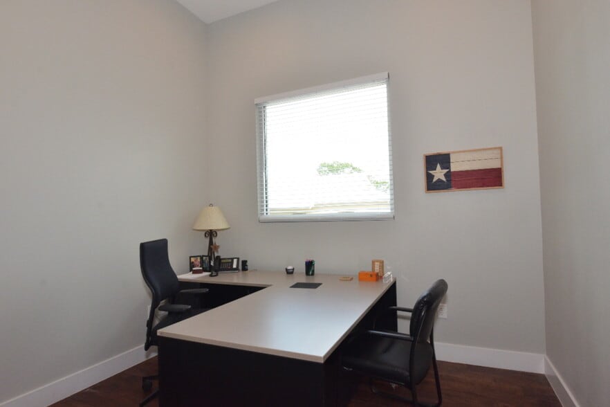 2440 US 290, Dripping Springs, TX for lease - Interior Photo - Image 3 of 31