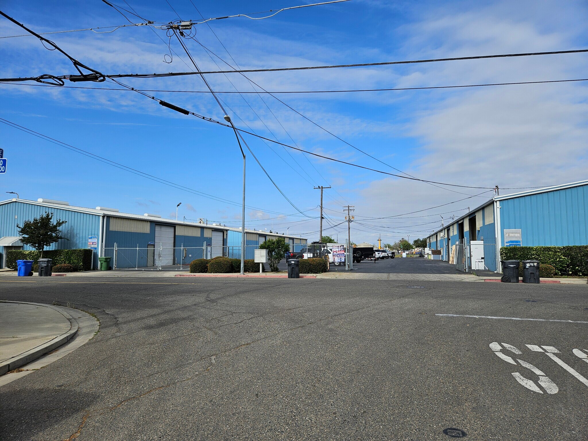 875-899 S Soderquist Rd, Turlock, CA à louer Photo du bâtiment- Image 1 de 10