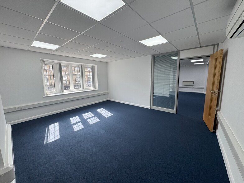 137-141 High St, Sevenoaks à louer - Photo du bâtiment - Image 2 de 3