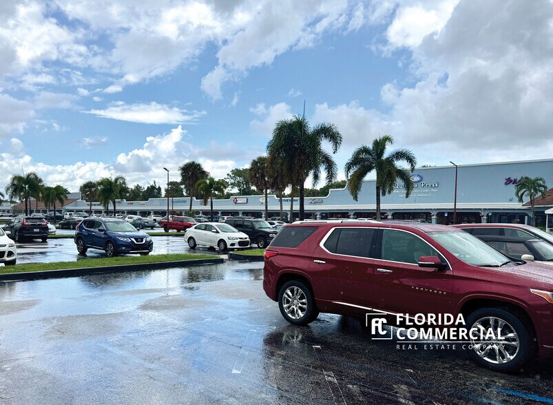 2821 SE Ocean Blvd, Stuart, FL à louer - Photo du bâtiment - Image 2 de 7