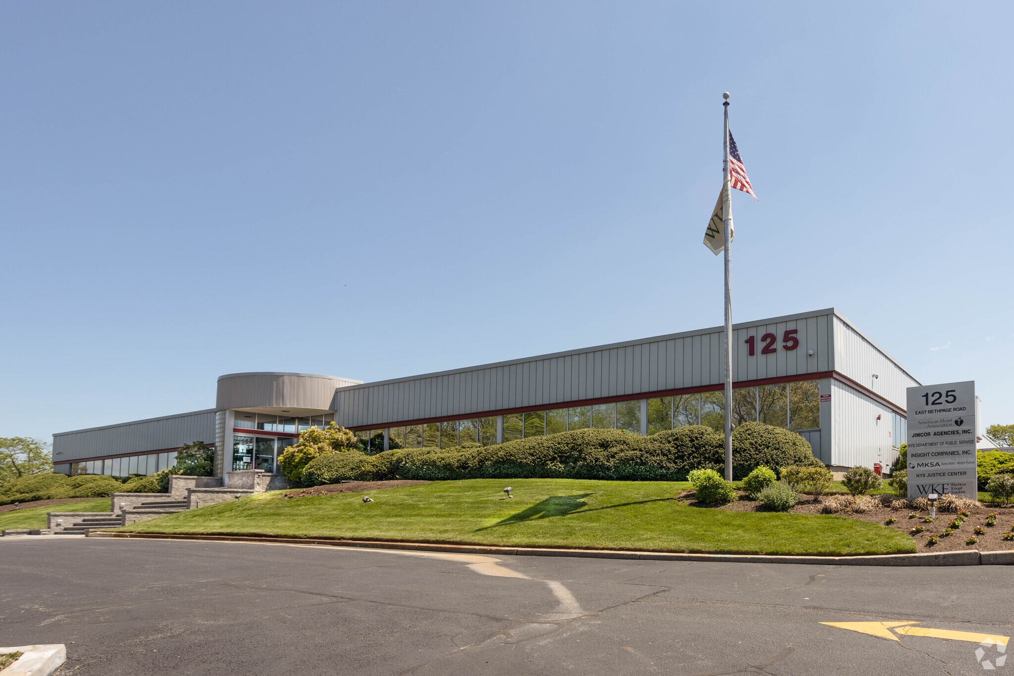 125 E Bethpage Rd, Plainview, NY for lease Primary Photo- Image 1 of 8