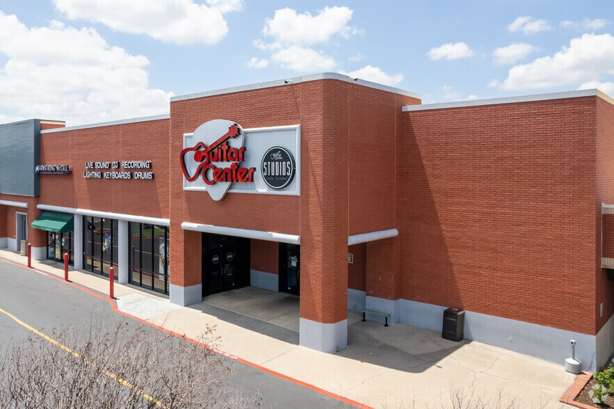 2000 I-35 S, Round Rock, TX à louer - Photo du bâtiment - Image 2 de 21