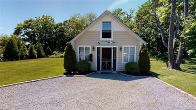 591 Main St, Center Moriches, NY for lease Interior Photo- Image 1 of 4