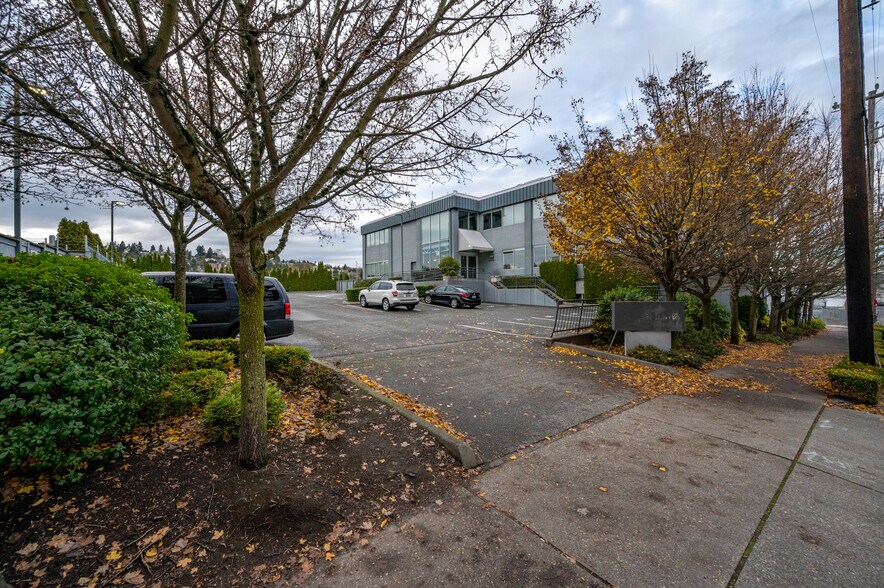 3257 16th Ave W, Seattle, WA à louer - Photo du bâtiment - Image 3 de 36