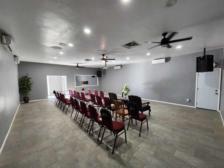 126 W Heil Ave, El Centro, CA à vendre - Photo du bâtiment - Image 2 de 8