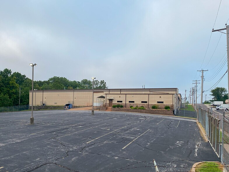 5932 Jackson Ave, Saint Louis, MO à louer - Photo du bâtiment - Image 1 de 10