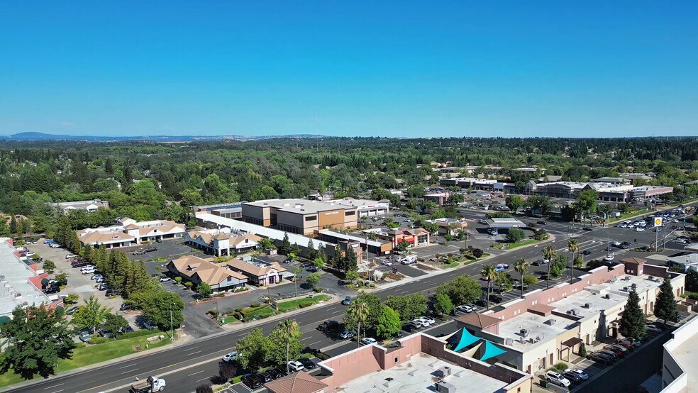 8445 Sierra College Blvd, Roseville, CA à louer - Vidéo sur l’inscription commerciale - Image 2 de 6