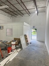 324-378 SW 13th Ave, Pompano Beach, FL à louer Photo intérieure- Image 1 de 2