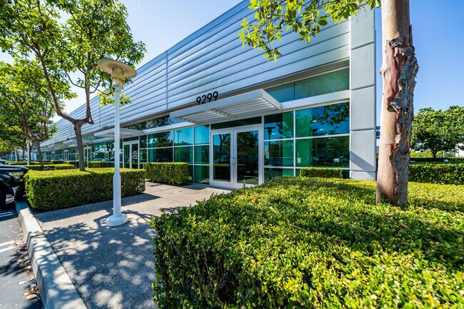 Plus de détails pour 9297-9311 Research Dr, Irvine, CA - Local d'activités à louer