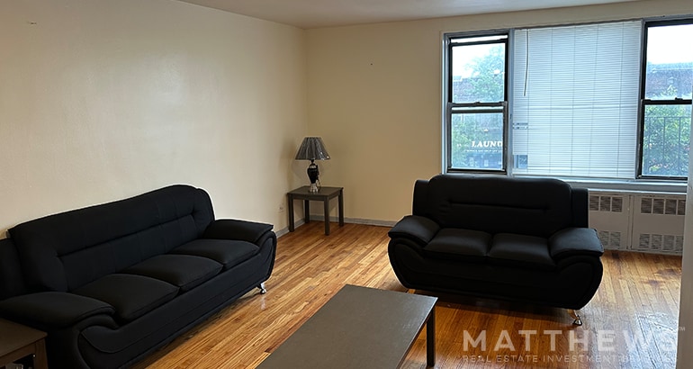 10915 Merrick Blvd, Jamaica, NY à vendre - Photo du bâtiment - Image 3 de 4