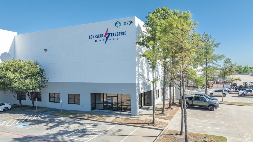 10735 W Little York Rd, Houston, TX à louer - Photo du bâtiment - Image 3 de 8