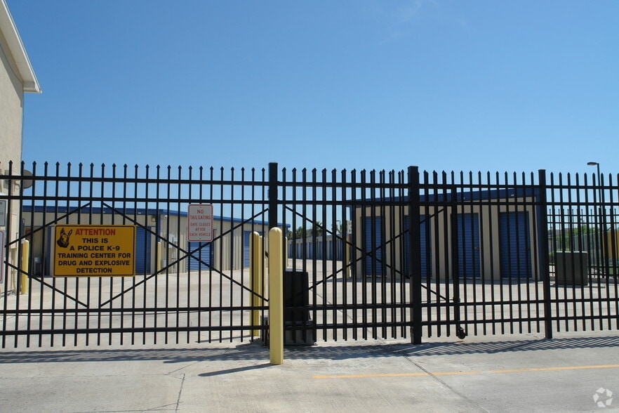 8041 S Padre Island Dr, Corpus Christi, TX for lease - Building Photo - Image 2 of 3