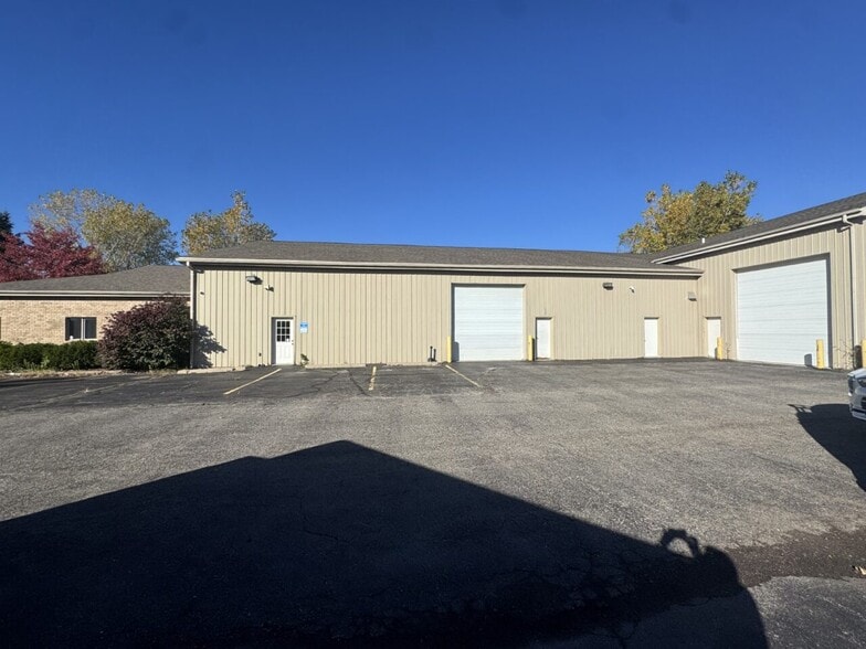 7636 Northport Dr, Lansing, MI for lease - Building Photo - Image 2 of 11