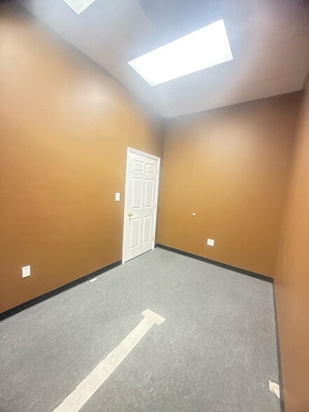 23110 Kuykendahl Rd, Tomball, TX for lease - Interior Photo - Image 2 of 5