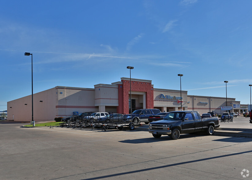 210 W Katherine P Rains Rd, Cleburne, TX for lease - Building Photo - Image 2 of 3