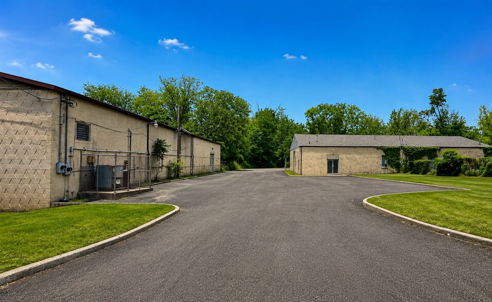 22 Morse Ave, Ewing, NJ à louer - Photo du bâtiment - Image 2 de 2