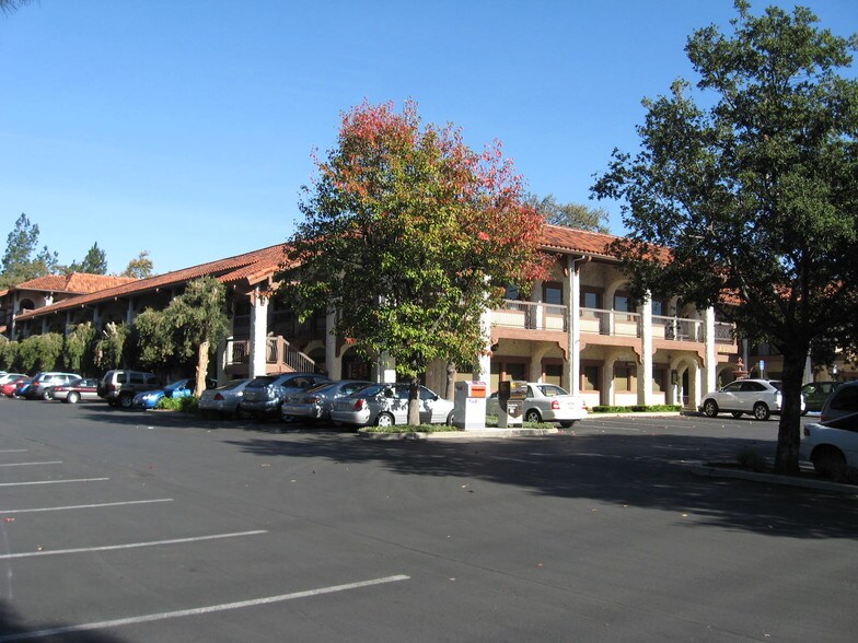 3625 E Thousand Oaks Blvd, Westlake Village, CA à louer - Photo du bâtiment - Image 3 de 6