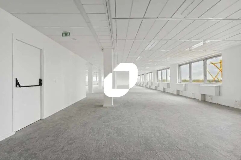 Office in Villepinte for lease - Building Photo - Image 2 of 14