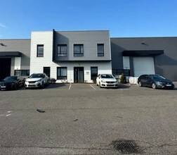 Flex in Saint-Priest for lease Building Photo- Image 1 of 2