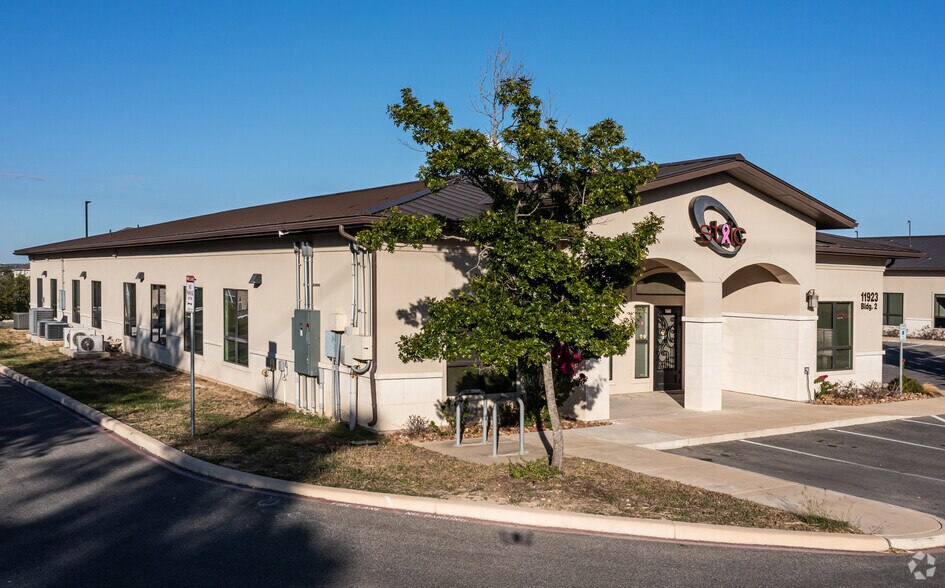 11923 Culebra Rd, San Antonio, TX à vendre - Photo du bâtiment - Image 3 de 13