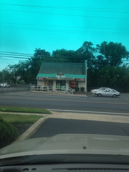 Bucks County Portfolio- 5 Assets portfolio of 5 properties for sale on LoopNet.ca - Building Photo - Image 2 of 14