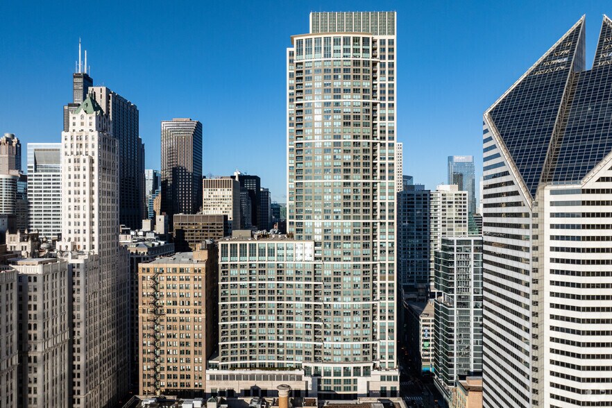 130 N Garland Ct, Chicago, IL à louer - Photo du bâtiment - Image 1 de 9