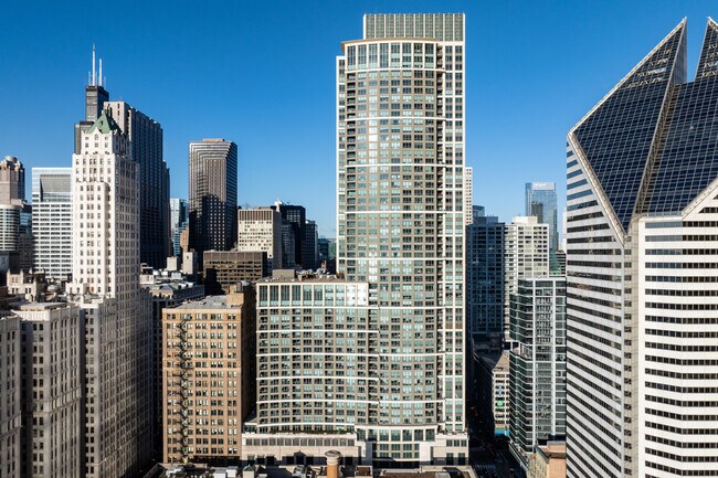 Plus de détails pour 130 N Garland Ct, Chicago, IL - Commerce de détail à louer