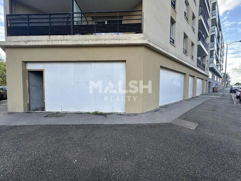 Retail in Villefranche-sur-Saône for lease - Building Photo - Image 1 of 4