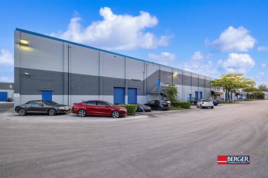1919 NW 19th St, Fort Lauderdale, FL à louer - Photo du bâtiment - Image 3 de 6