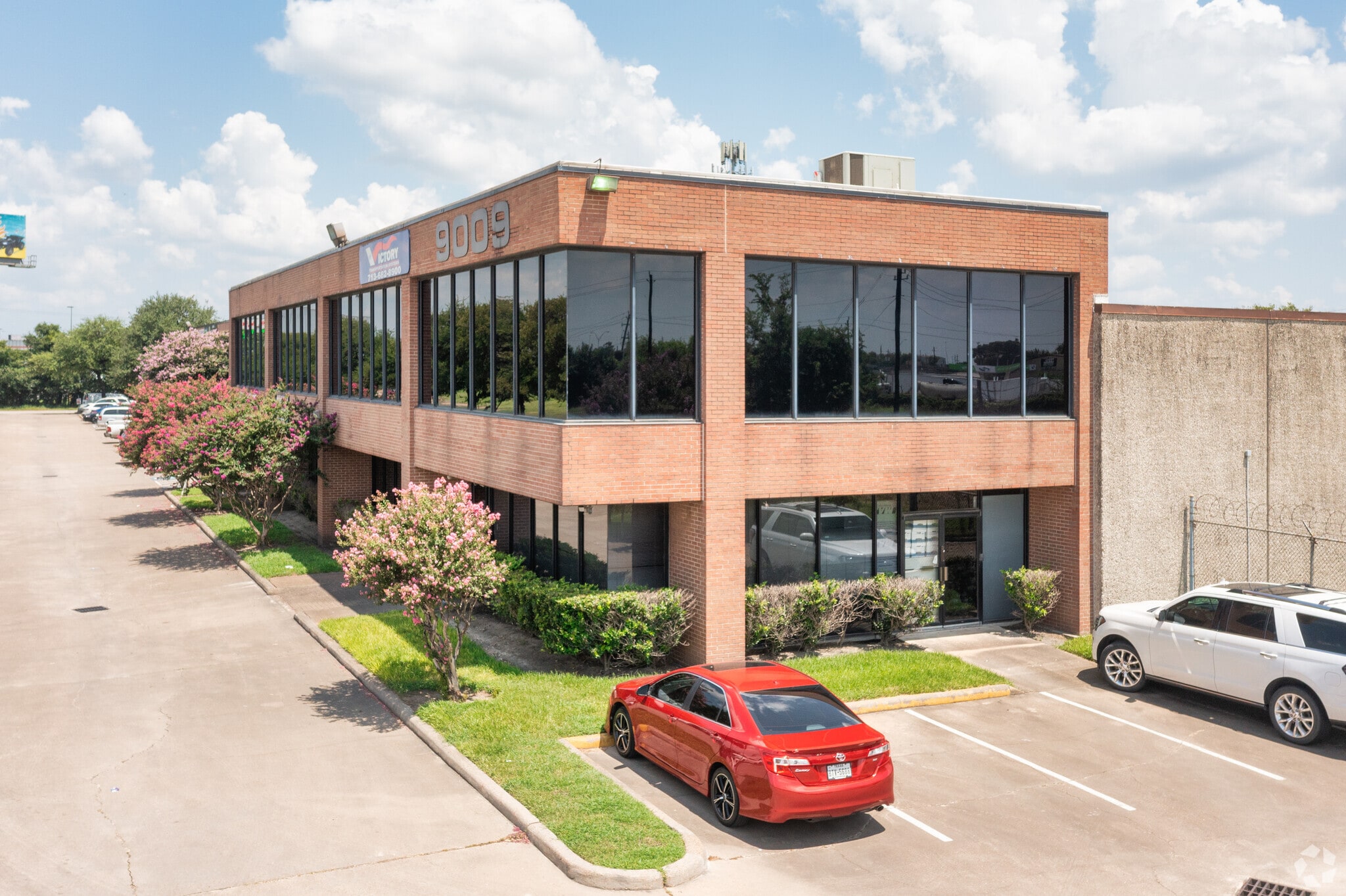 9009 North Loop E, Houston, TX for lease Primary Photo- Image 1 of 7