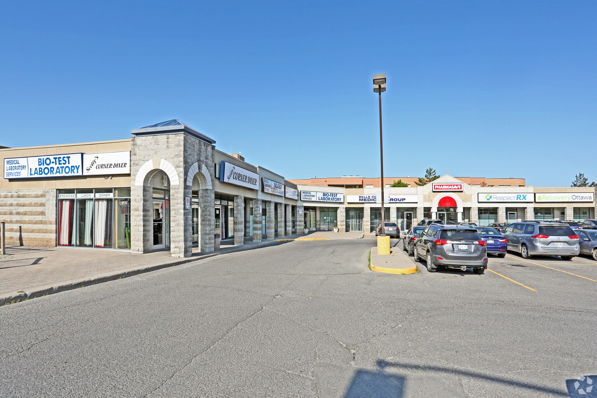 2006 Robertson Rd, Ottawa, ON à vendre Photo principale- Image 1 de 1