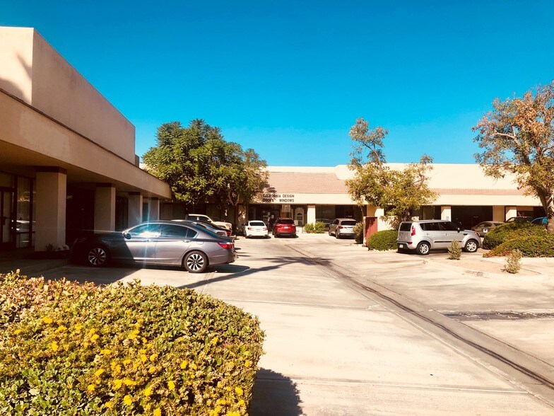 42575 Melanie Pl, Palm Desert, CA à vendre - Photo du bâtiment - Image 2 de 6