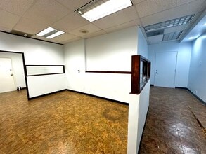 24372 Vanowen St, Canoga Park, CA for lease Interior Photo- Image 2 of 6