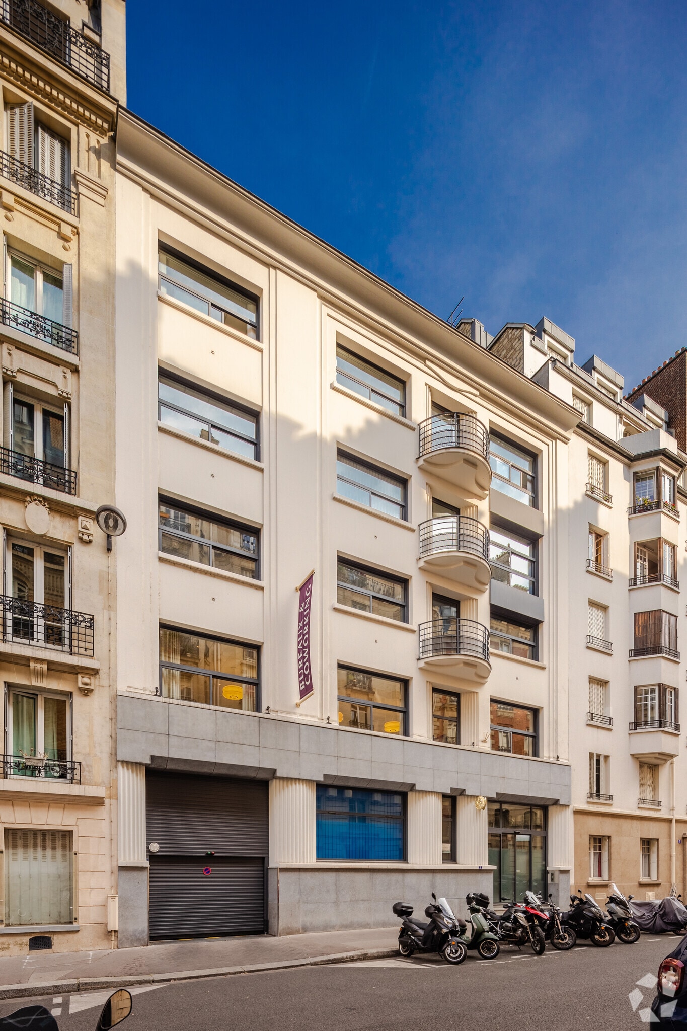 3 Square Desaix, Paris for lease Primary Photo- Image 1 of 2