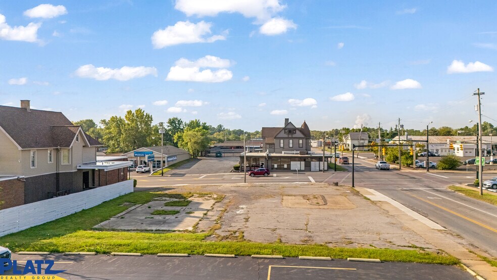 715 E Market St, Warren, OH à vendre - Photo du bâtiment - Image 2 de 10