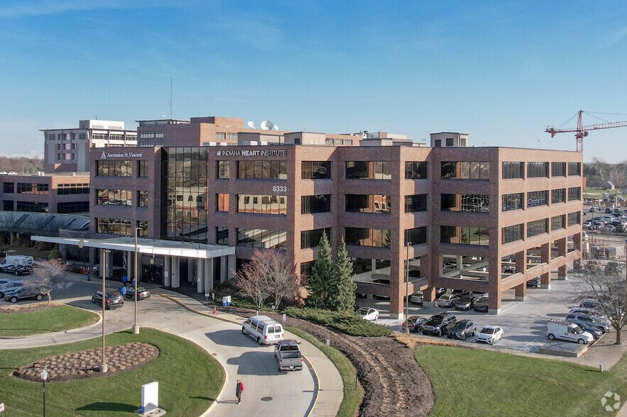 8333 Naab Rd, Indianapolis, IN à louer - Photo principale - Image 1 de 3