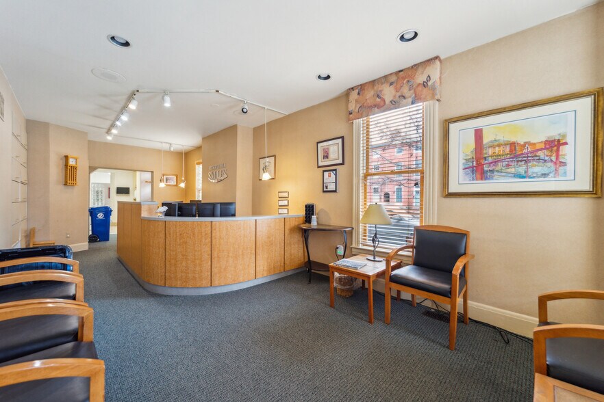 835 Light St, Baltimore, MD à vendre - Photo du bâtiment - Image 3 de 13