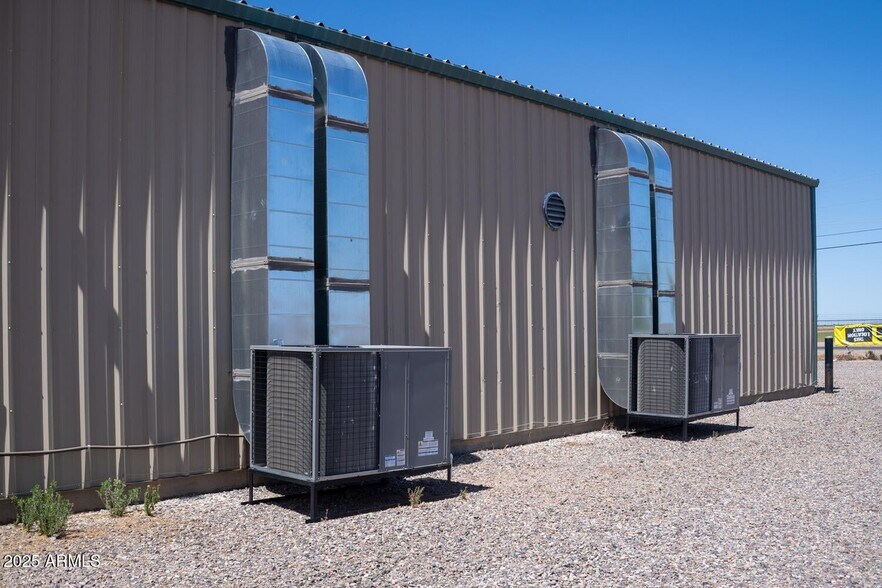 8282 W Sandy Ln, Arizona City, AZ à vendre - Photo du bâtiment - Image 2 de 30