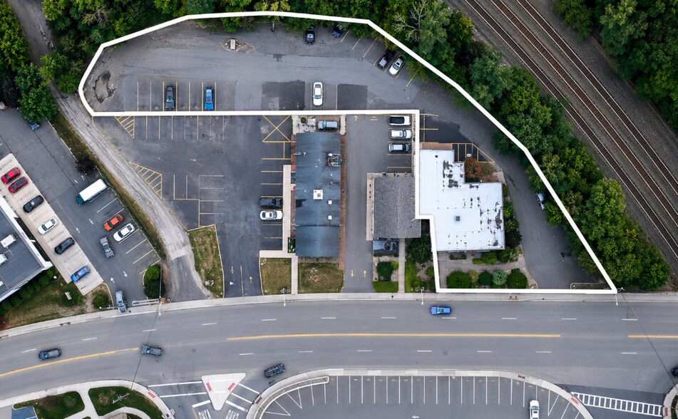 24 Wyckoff Ave, Waldwick, NJ à vendre - Photo du bâtiment - Image 3 de 43