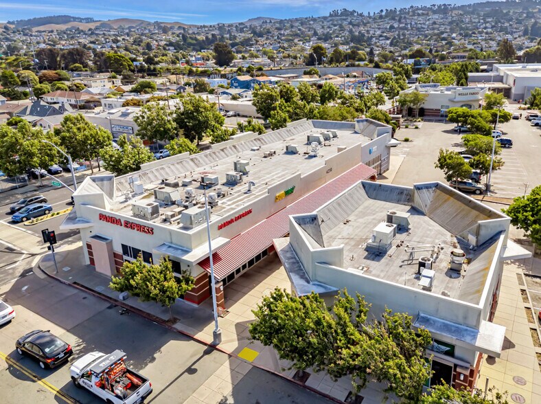 4210-4250 Macdonald Ave, Richmond, CA portefeuille de 2 propriétés à vendre sur LoopNet.ca - Photo du bâtiment - Image 2 de 12