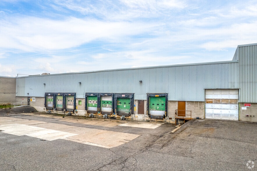 44 Rolark Dr, Toronto, ON for lease - Building Photo - Image 2 of 20