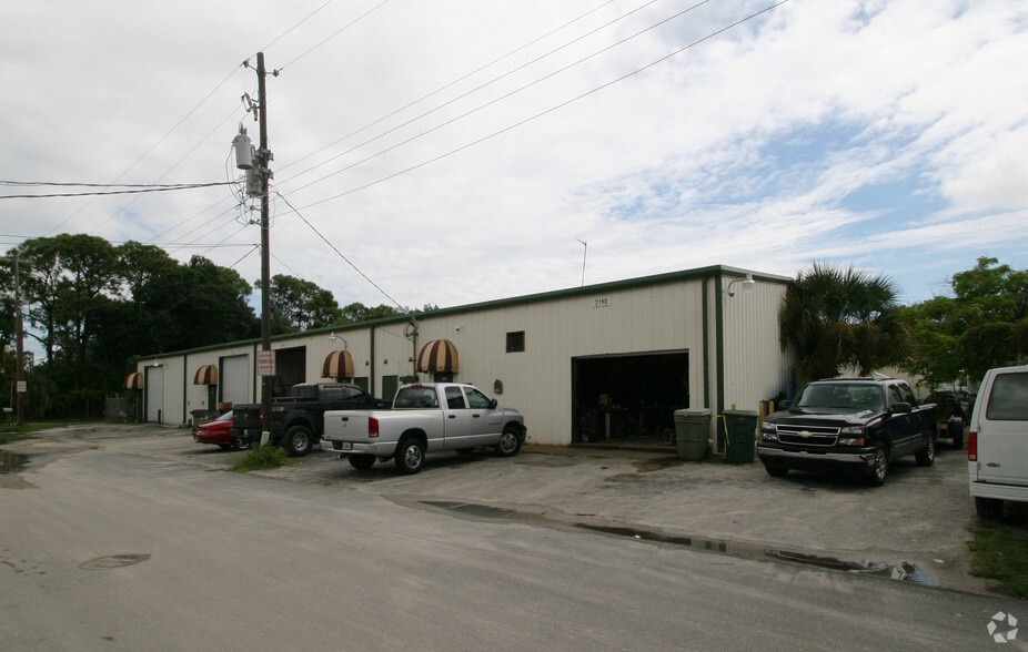 2140-2148 E 20th St, Sarasota, FL for lease - Primary Photo - Image 1 of 2
