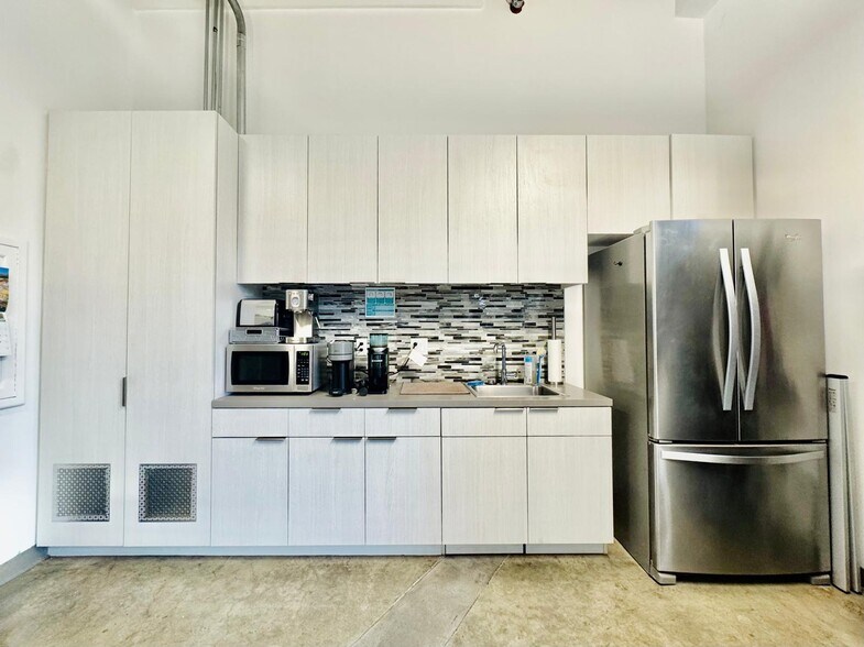 13274 Fiji Way, Marina Del Rey, CA à louer - Photo intérieure - Image 2 de 30