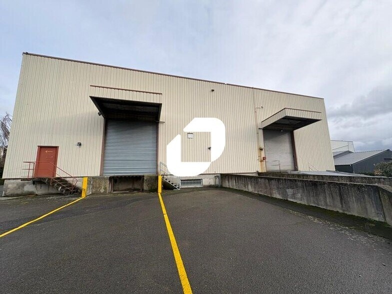 Flex in Orgeval for lease - Building Photo - Image 2 of 9